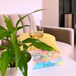 - Perle Im Grünen - Im Land Der Tausend Seen Apartment *